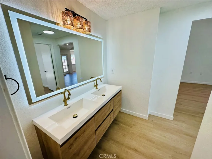 2498 Daybreak photo 12