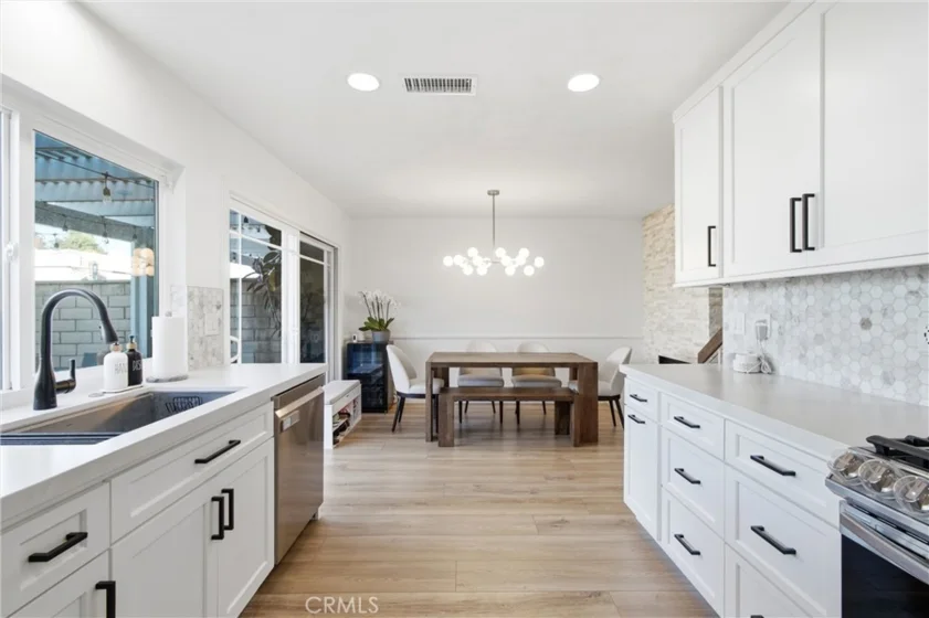 5583 Tiffany Avenue photo 5