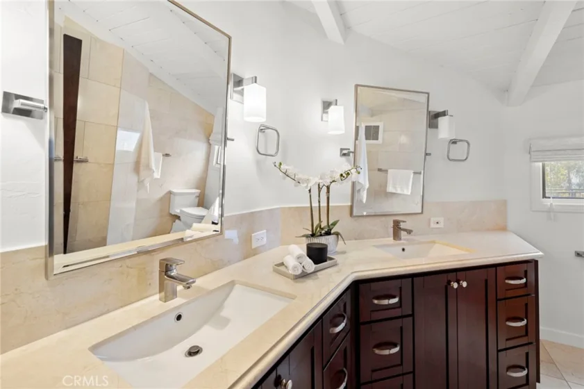 251 Calliope Street photo 23