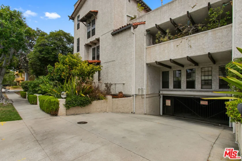 1110 S Shenandoah Street #8 photo 2