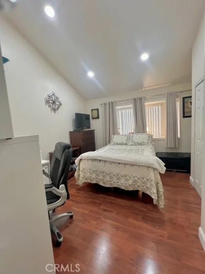 812 Inglewood photo 33