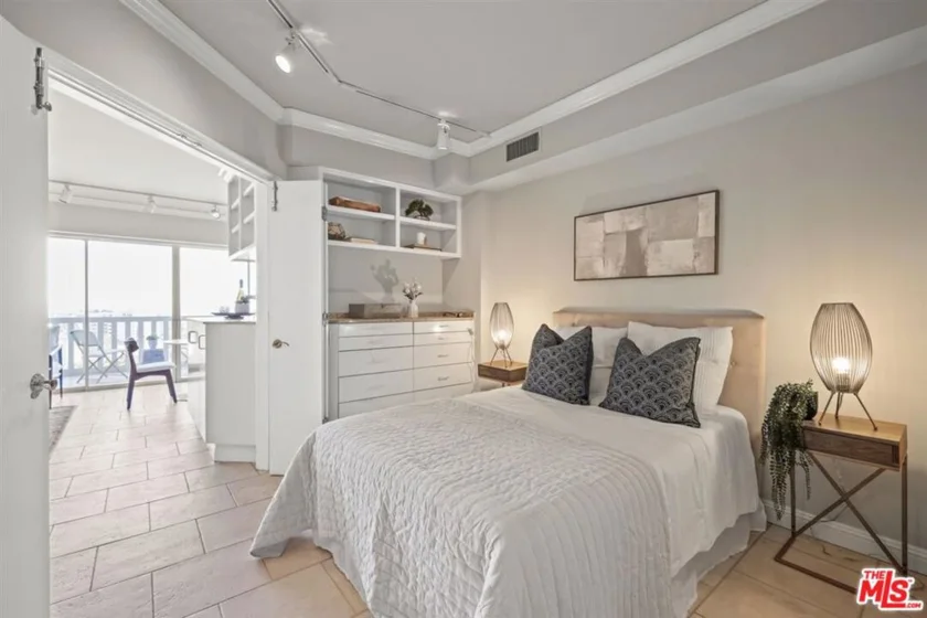 999 N Doheny Drive #806 photo 4