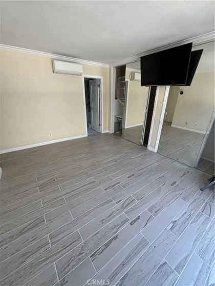 5625 Windsor photo 9