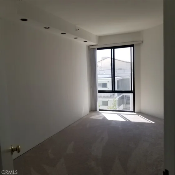 1310 E Ocean #405 photo 12