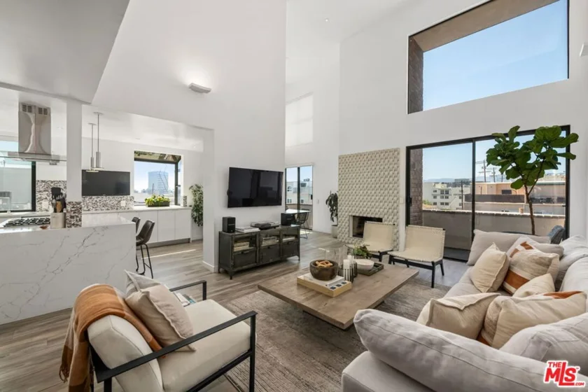 1271 Granville Avenue #404 photo 1