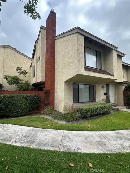 835 W Orangewood photo 3