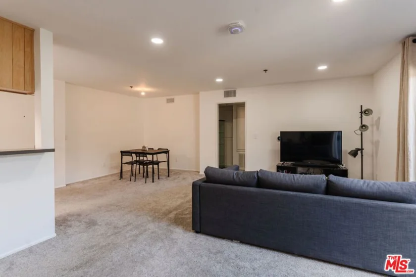1731 Barry Avenue #214 photo 27