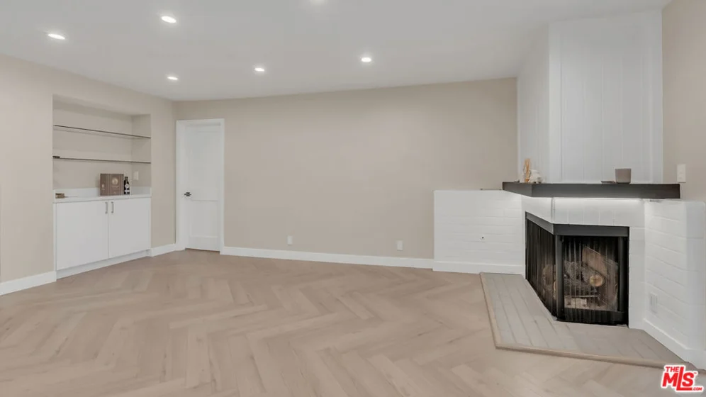 2121 Scott Road #206 photo 8