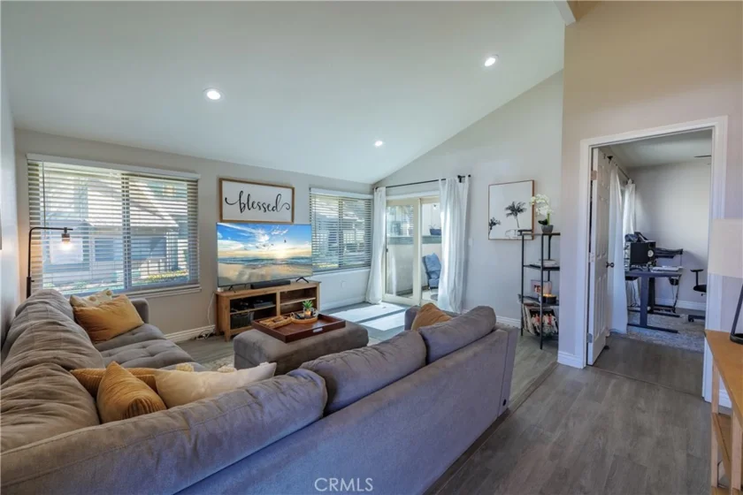 1422 Camelot Drive photo 1