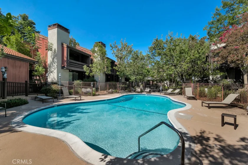 21931 Burbank Boulevard #25 photo 39