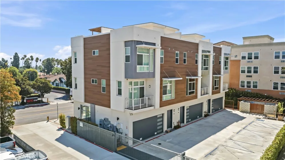 15 S Chapel Avenue #B photo 1
