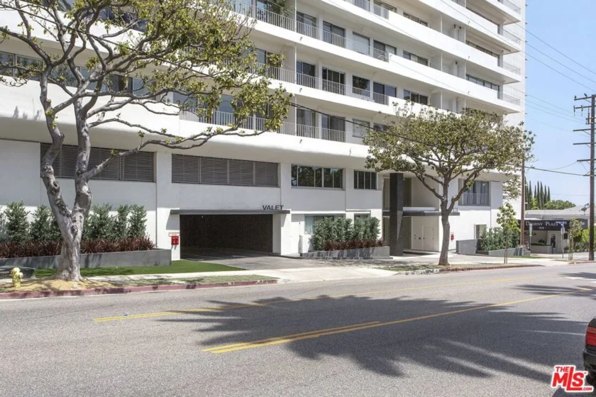838 N Doheny Drive #1204 photo 23