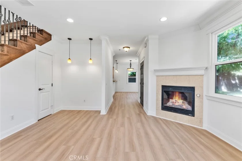 1590 Locust photo 5