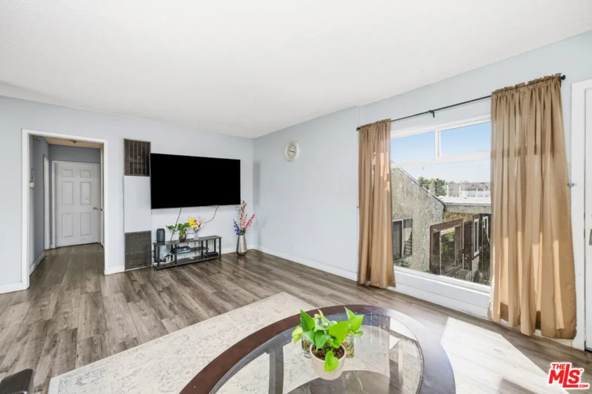 8800 Cedros Avenue #212 photo 7