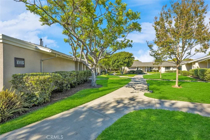 8605 Solano #1005-B photo 24