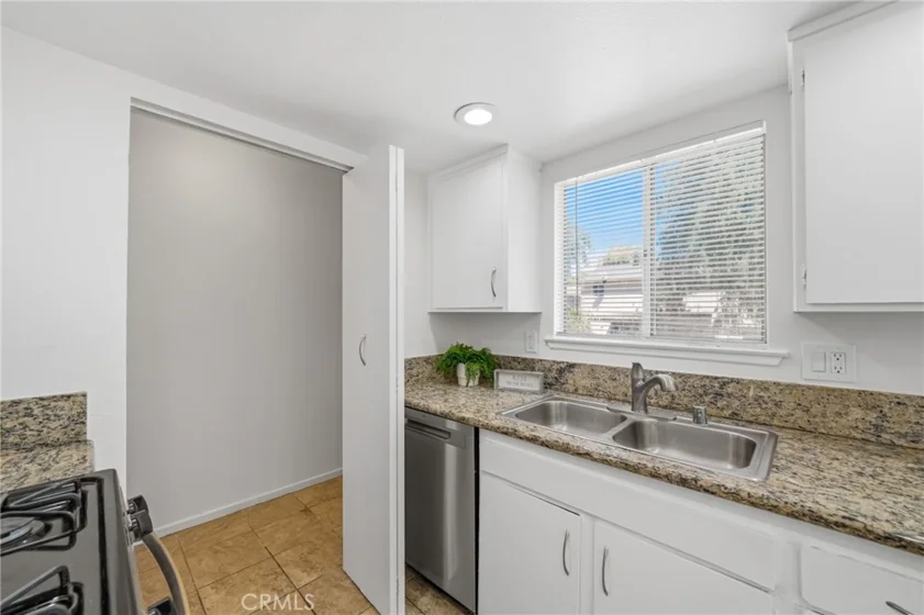 3469 Columbia photo 10