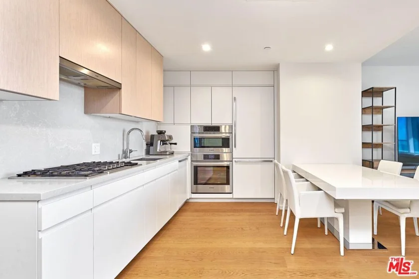 877 Francisco Street #1516 photo 6