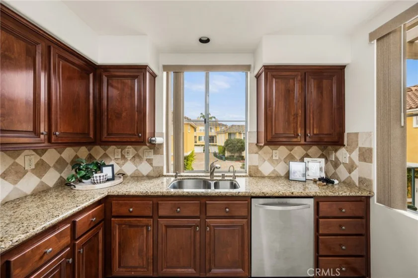 1506 Reggio Aisle photo 17