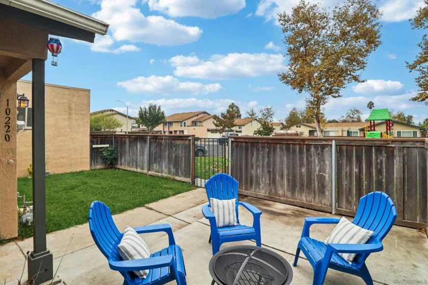 10220 Princess Sarit Way photo 1