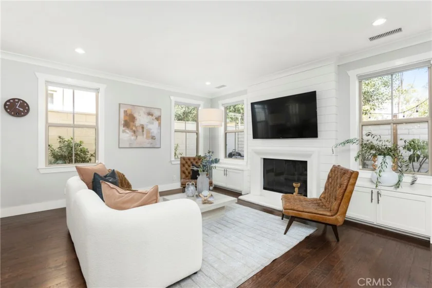 205 Mantle photo 6