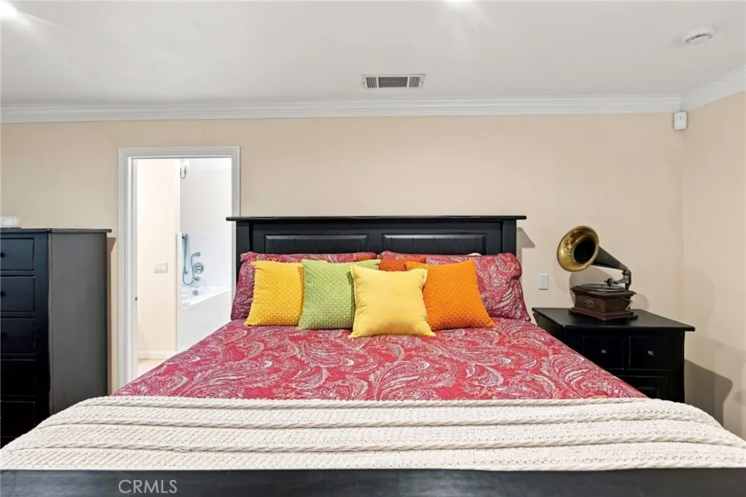 42761 Juniper photo 25