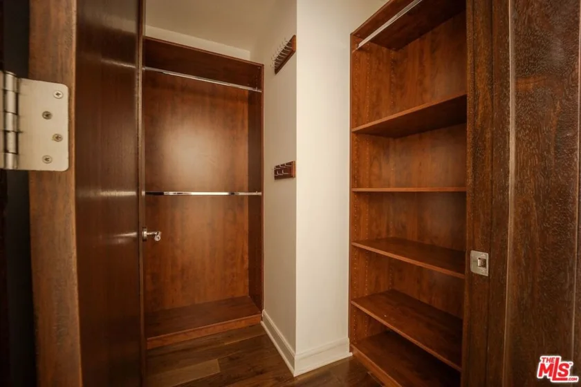 447 N Doheny Drive #104 photo 16