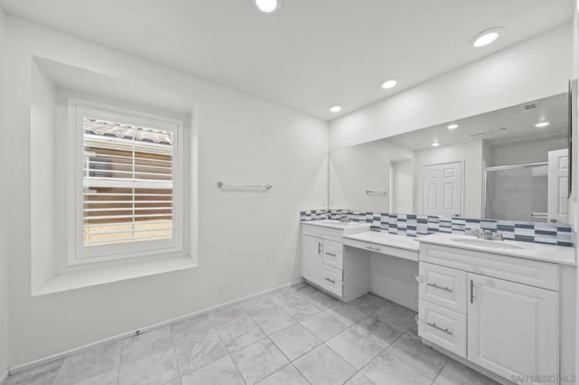41917 Zafra Street photo 37