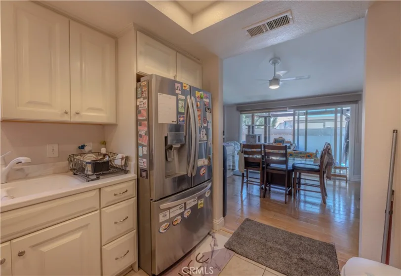 579 Parkview photo 26
