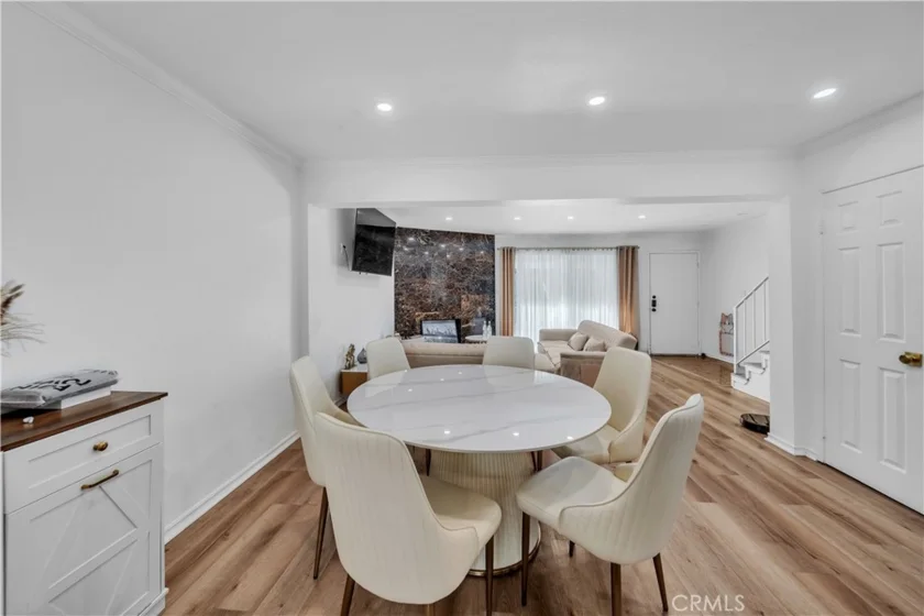13412 Burbank photo 8