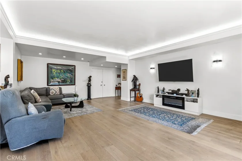 818 N Doheny #308 photo 17