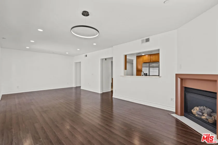 936 N Hudson Avenue #302 photo 8
