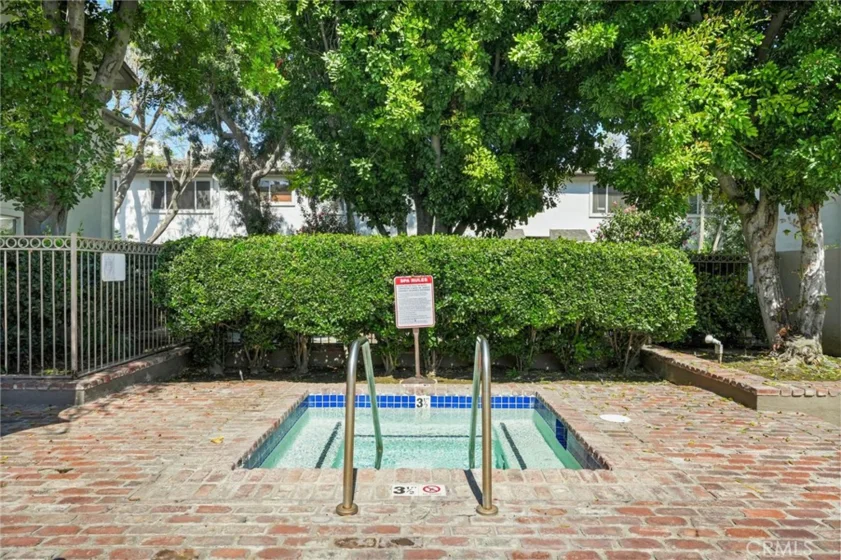 18601 Collins #D30 photo 21