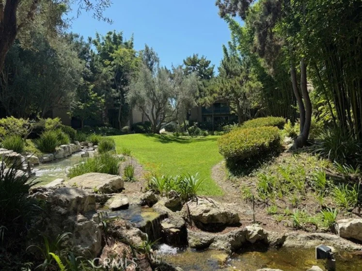 424 N Bellflower #101 photo 26