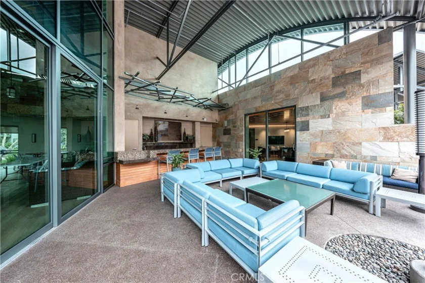 4600 Rivington photo 45