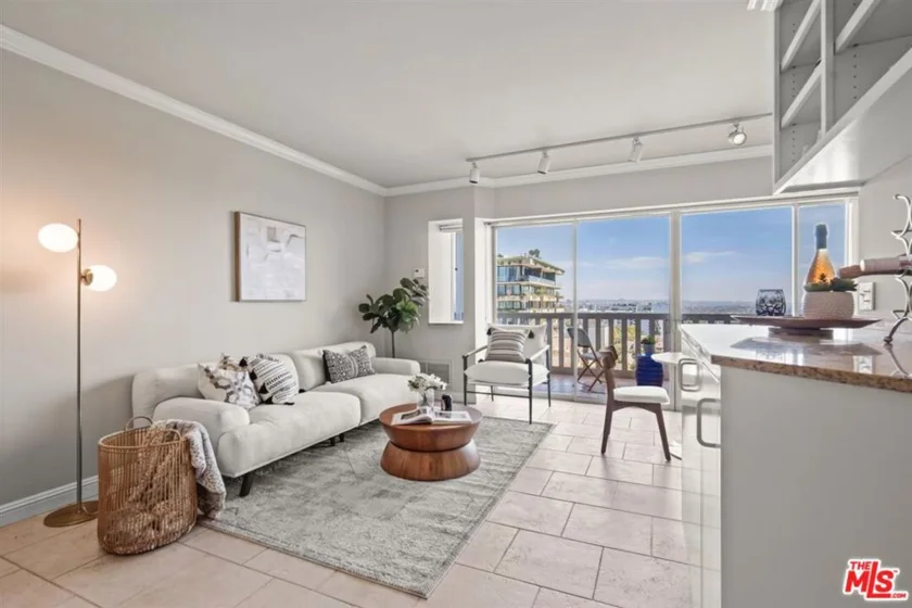 999 N Doheny Drive #806 photo 1
