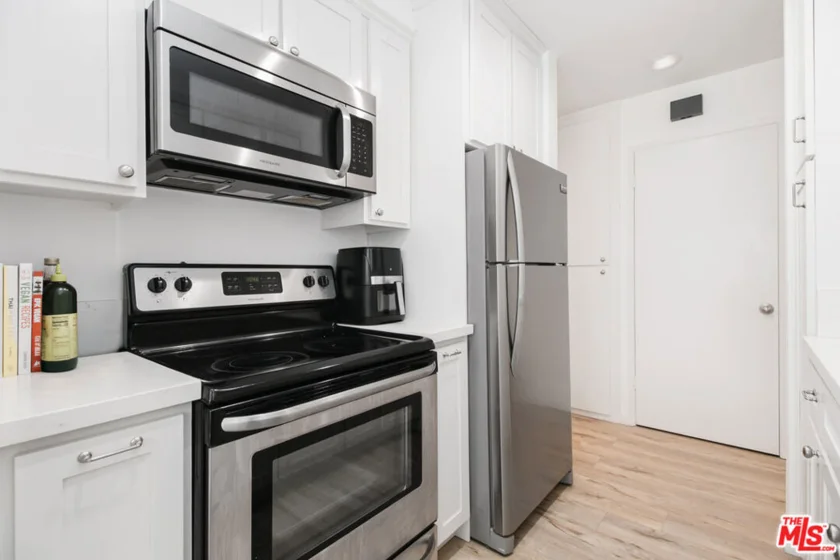 525 N Sycamore Avenue #301 photo 8