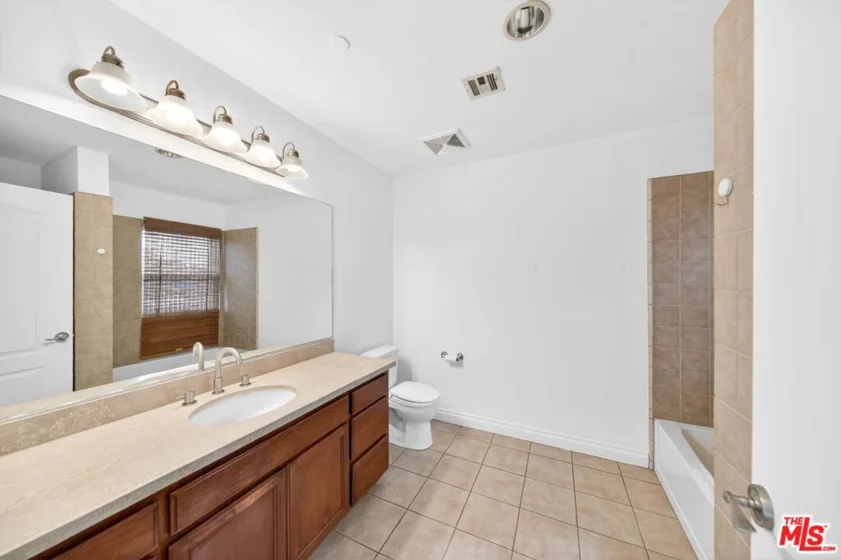 956 S Wilton Place #201 photo 8