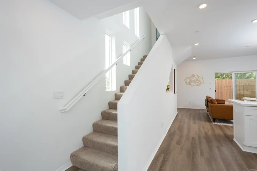 4986 Ocean View Boulevard photo 6