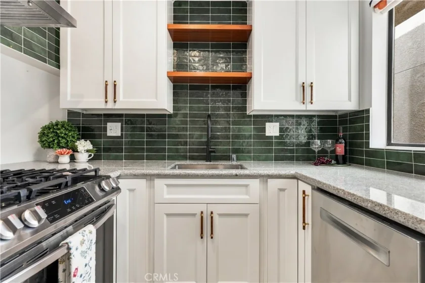 15207 Magnolia Boulevard #119 photo 6