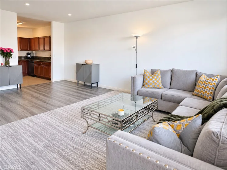 13951 Sherman Way #301 photo 3