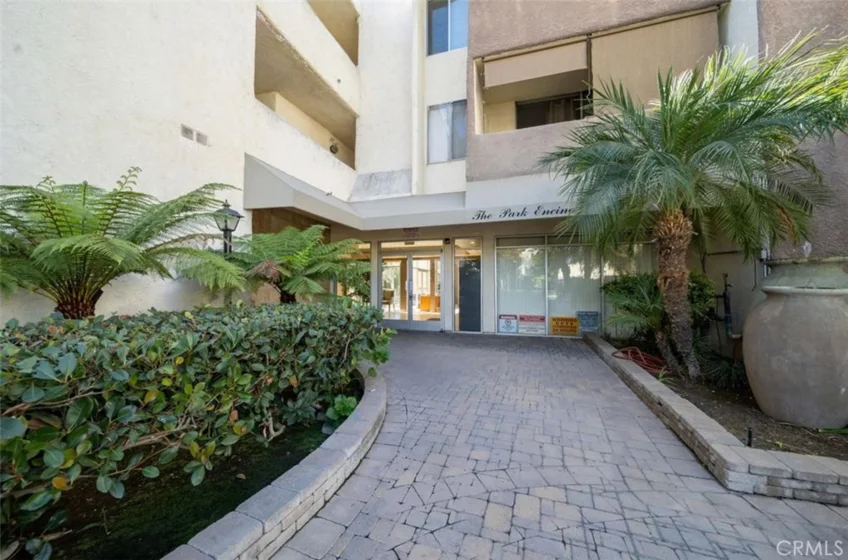5325 Newcastle #108 photo 2