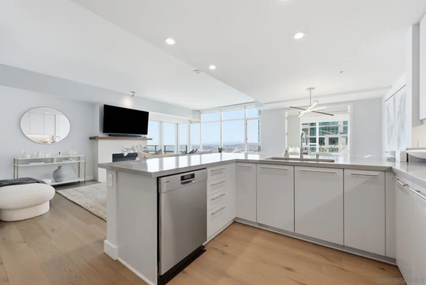1199 Pacific Highway #3401 photo 8