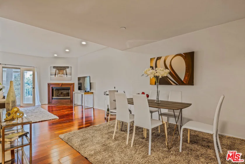 435 Arnaz Drive #202 photo 1