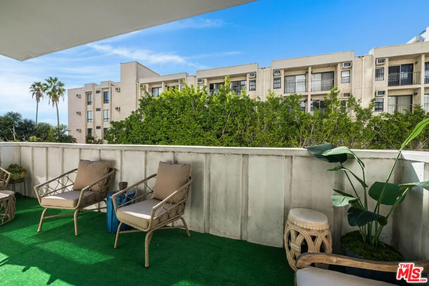 7135 Hollywood Boulevard #305 photo 17