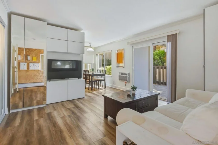 8581 Villa La Jolla #J photo 4