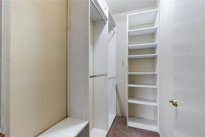 2915 Montrose Avenue #430 photo 6