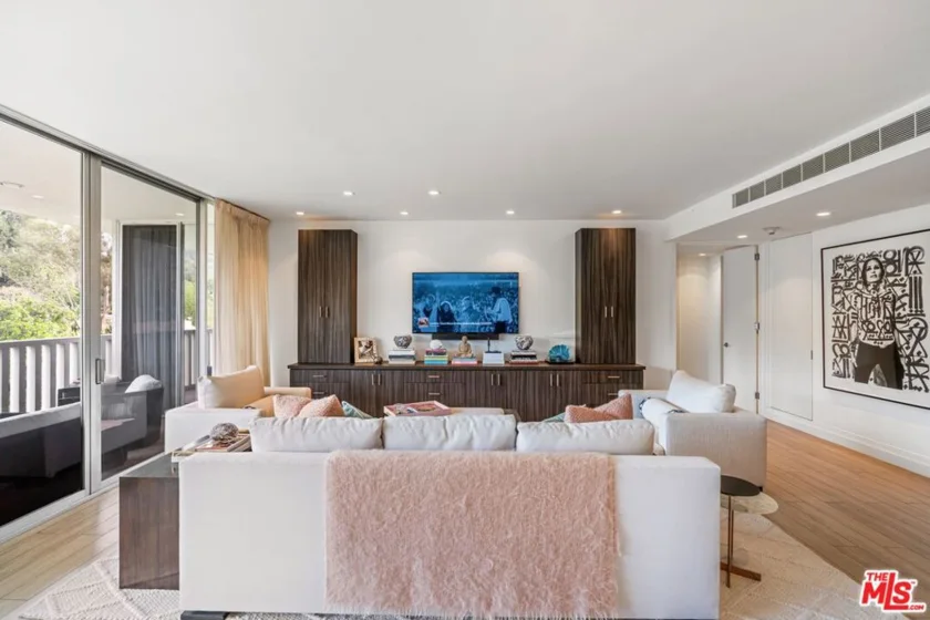 9255 Doheny Road #703 photo 6