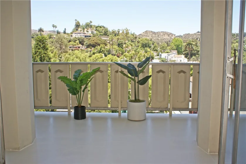 4411 Los Feliz Boulevard #604 photo 1