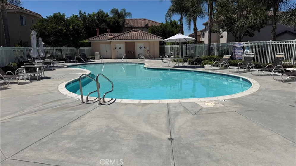 27451 Embassy Way photo 3