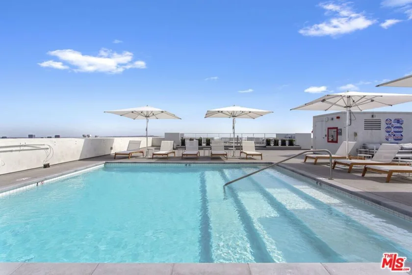 838 N Doheny Drive #1204 photo 32